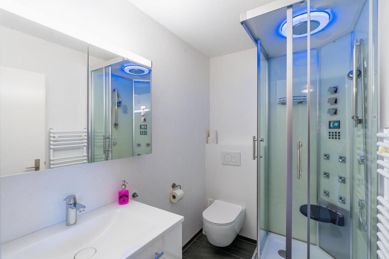 Ferienwohnung -Panorama-Bergblick- Dampfbad-Dusche und Aussenbett Flims Exterior foto